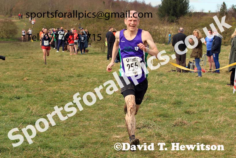 Men 35 to 60 in the 2023 BMAF Cross Country Champs., Wallsend. Photo: David T. Hewitson/Sports for All Pics